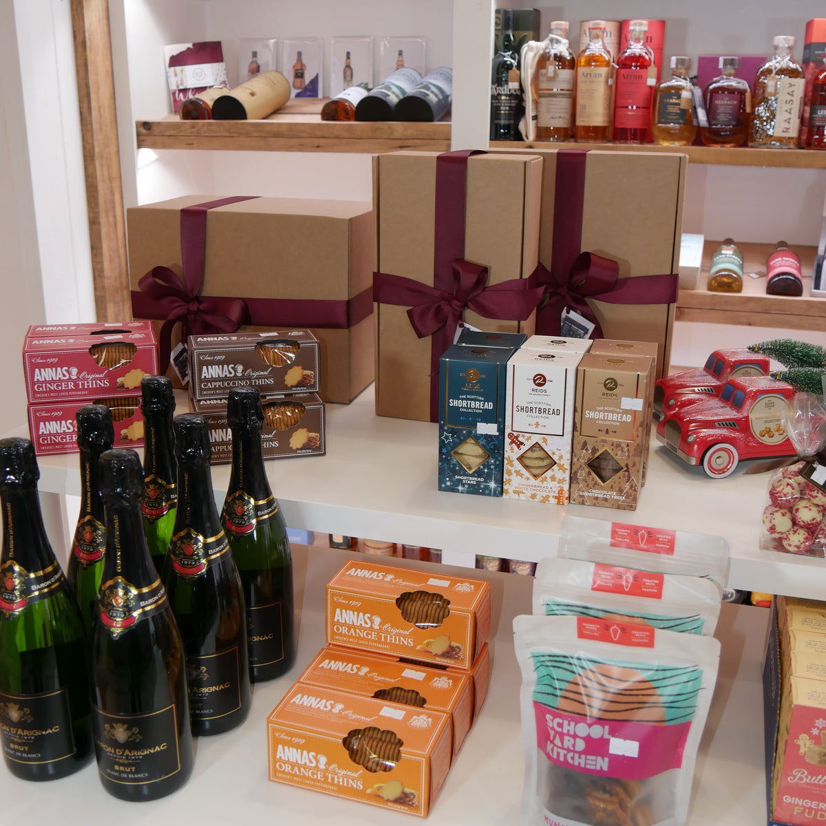 Fri 27 Nov - Festive Fraserburgh at No.8 - Christmas Shopping & Festive Cheer